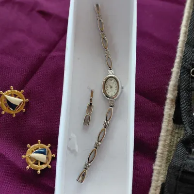 Vintage Watch with Extra Links Quartz Bracelet