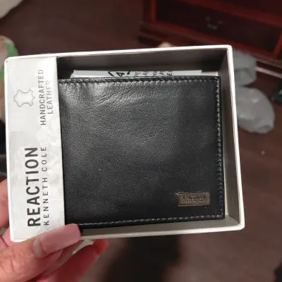 Designer Men's Leather Wallet New in Box Kenneth Cole
