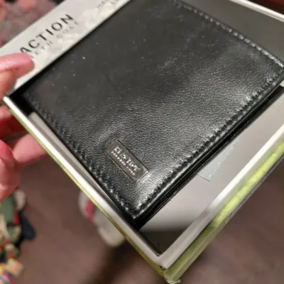 Designer Men's Leather Wallet New in Box Kenneth Cole