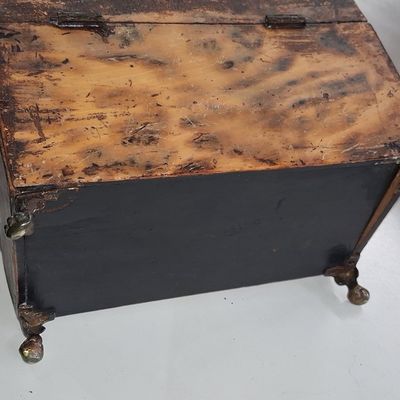 Sale Photo Thumbnail #127: Antique Burl Wood Veneer Tea Caddy with Brass Mounts and Feet