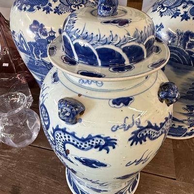 Sale Photo Thumbnail #130: Chinese Blue and White Porcelain Temple Jar with Dragon Motif and Foo Dog Finial