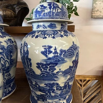 Sale Photo Thumbnail #336: Blue and White Chinoiserie Willow Pattern Temple Jar