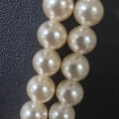 Sale Photo Thumbnail #150: Stunning Freshwater Pearl 2 strand Necklace & Pearl Earrings
> Necklace has a beautiful box closure clasp, functions properly.  Necklace is 18"long
   beautiful 2 strand. Pearls are uniform size and knotted 
> Clip on earrings to match