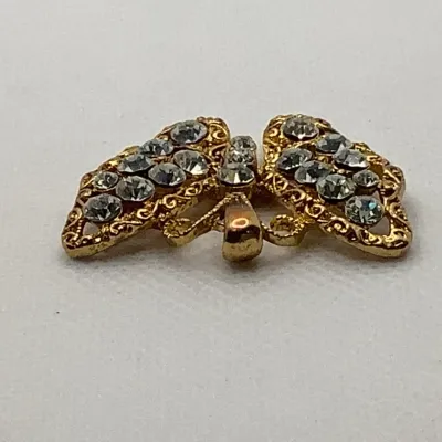 Sale Photo Thumbnail #243: UltraCraft gold tone Butterfly Pendant w/ 16" chain
1.5” wide gold-tone and rhinestone butterfly pendant ....marked on body reserve side
all Rhinestones are original and in place. No damage....just beautiful
snake chain 16" w/lobster clasp....unbranded
