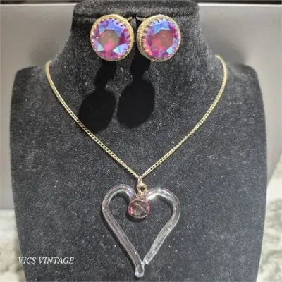 Sale Photo Thumbnail #314: GLASS HEART necklace & matching ruby vintage earrings [VC]

> custom created "heart" necklace on Gold tone chain

> ruby earrings set in gold filigree setting

> both uniques and excellent condition
