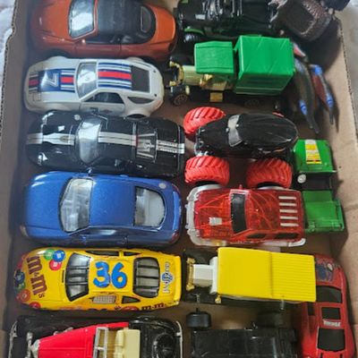 Diecast cars/trucks