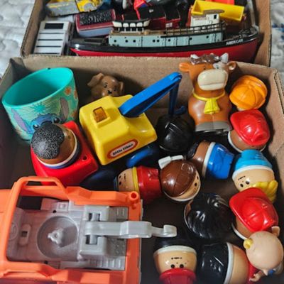 Little Tikes toys w/people, misc cars/trucks, VW flower bug