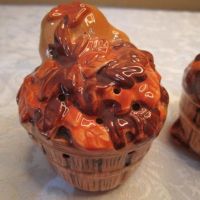 Sale Photo Thumbnail #158: 3-/12" tall, designed to hold wax chips potpourri, See pictures
