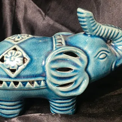 Vintage Blue Ceramic Elephant Potpourri Holder – Crackle Glaze Scent Stone Diffuser Decor