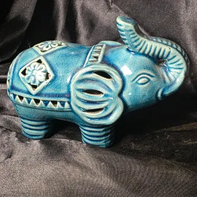 Vintage Blue Ceramic Elephant Potpourri Holder – Crackle Glaze Scent Stone Diffuser Decor