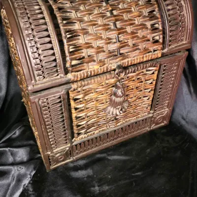 Vintage Metal Treasure Chest Jewelry Box with Ornate Tassel Pull Decorative Keepsake Storage Chest