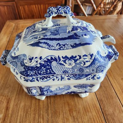 SPODE BLUE AND WHITE COVERED SOUP TUREEN