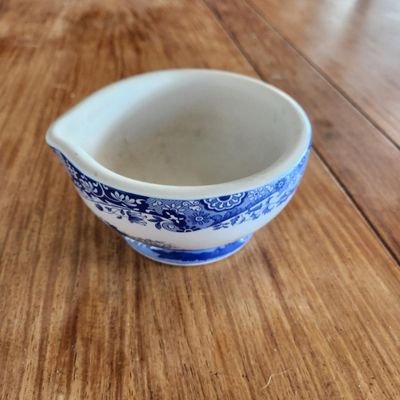 SPODE SMALL BLUE AND WHITE FOOTED SAUCE BOWL