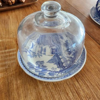 SPODE BLUE AND WHITE CHEESE PLATE WITH GLASS DOME