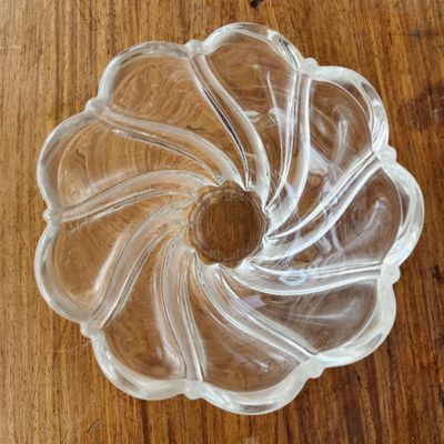 CLEAR GLASS SWIRL-FORM SERVING DISH
