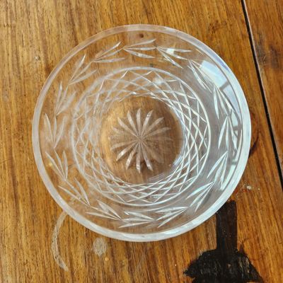 ROUND CUT CRYSTAL BOWL WITH LEAF DESIGN