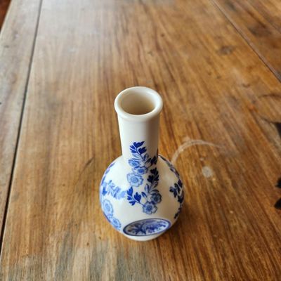BLUE AND WHITE FLORAL BUD VASE