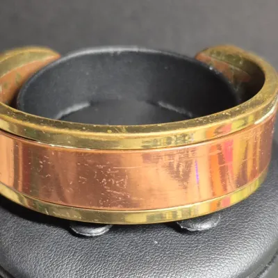 Sale Photo Thumbnail #96: Vintage two toned Copper & Brass Southwest style 1/2" Cuff Bracelet [20g]
promotes therapeutic healing benefits via copper 
VG condition...unbranded