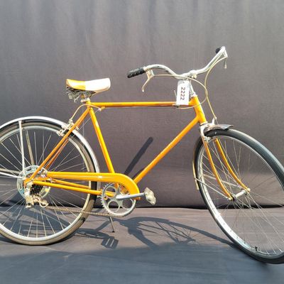 Sale Photo Thumbnail #57: Orange/coppertone Schwinn Collegiate men's multi-speed with full chrome fenders, rear carrier, chainguard, rear reflector, Schwinn grips and brown/cream Schwinn Approved saddle. Largely complete with a great period look. Shows typical age including paint 