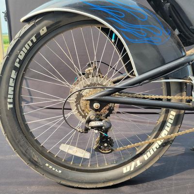 Sale Photo Thumbnail #262: Giant Stiletto production chopper/cruiser in black with blue flame graphics. Features the stretched steel frame, oversized dual-crown fork, 20-inch front and 24-inch rear 3-inch tires, 7-speed drivetrain with Shimano Altus rear derailleur, rear disc brake