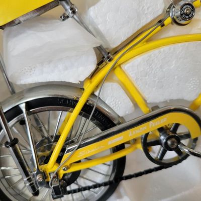 Sale Photo Thumbnail #392: Xonex 1:6 scale 1969 Schwinn Sting-Ray Lemon Peeler Krate in yellow. Includes molded Styrofoam insert and original retro-style presentation carton. Model presents well with classic Krate detailing; packaging shows scuffs, creases and edge/corner wear from