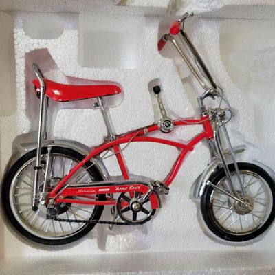 Sale Photo Thumbnail #395: Boxed Xonex 1:6 scale Schwinn Sting-Ray Apple Krate die-cast model in red with molded Styrofoam insert and original presentation carton. Nicely detailed miniature with banana seat, tall bars and Krate-style front end. Model presents well; box shows normal