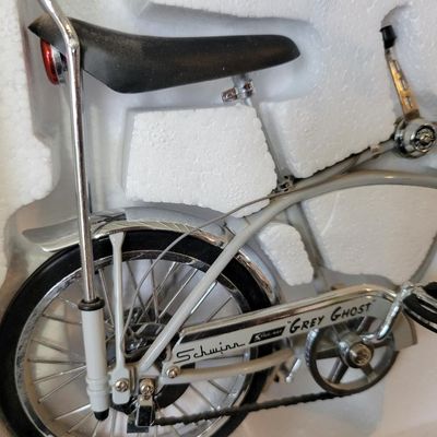 Sale Photo Thumbnail #401: Boxed Xonex 1:6 scale Schwinn Sting-Ray Grey Ghost Krate die-cast model in silver/gray with black-and-silver banana seat and detailed Krate styling. Includes molded Styrofoam insert and original Grey Ghost presentation carton. Model presents well with exp