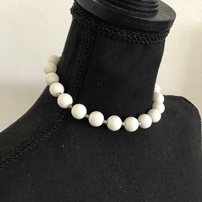 Cute chunky white bead, choker, necklace, vintage