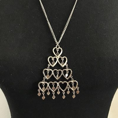 Cute vintage, Silvertone heart waterfall, necklace, missing heart stone