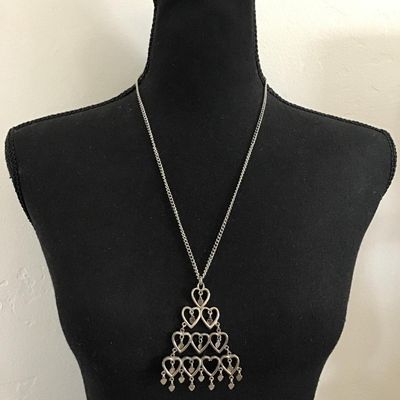 Cute vintage, Silvertone heart waterfall, necklace, missing heart stone