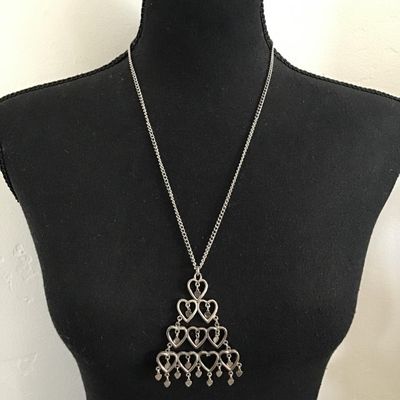 Cute vintage, Silvertone heart waterfall, necklace, missing heart stone