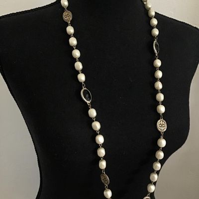 Beautiful vintage, faux, pearl and faceted black caged, glass statement necklace