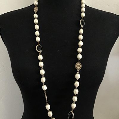 Beautiful vintage, faux, pearl and faceted black caged, glass statement necklace
