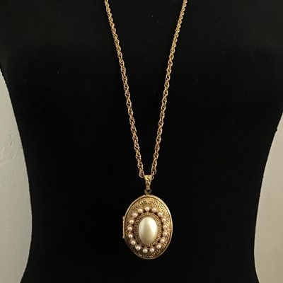 Rare, beautiful vintage, 1928 gold tone, faux pearl large locket pendant, long chain necklace excellent condition