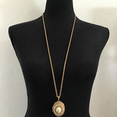 Rare, beautiful vintage, 1928 gold tone, faux pearl large locket pendant, long chain necklace excellent condition