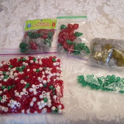 Sale Photo Thumbnail #92: Specialty beads are Santas, Christmas trees, angels, see pictures