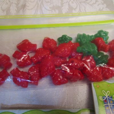 Sale Photo Thumbnail #100: Specialty beads are Santas, Christmas trees, angels & tri-beads, see pictures