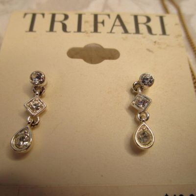 Sale Photo Thumbnail #149: 3 pins, 1 ring, 3 necklaces, 8 pr of pierced earrings, see pictures