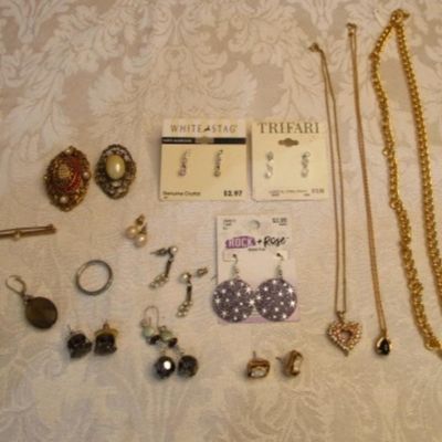 Sale Photo Thumbnail #144: 3 pins, 1 ring, 3 necklaces, 8 pr of pierced earrings, see pictures