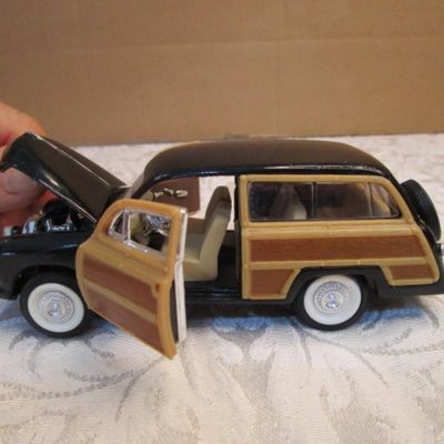 Sale Photo Thumbnail #343: 1:38 scale measures about 5" long, hood and doors open, see pictures