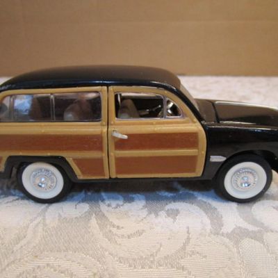 Sale Photo Thumbnail #345: 1:38 scale measures about 5" long, hood and doors open, see pictures