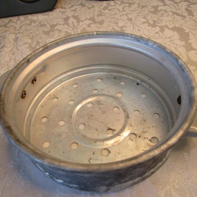 Sale Photo Thumbnail #647: Brownie pan has removable divider and bottom & is 12" x 8", mini bundt pan is 6-1/2" across, steamer pan is 7" across, see pictures 