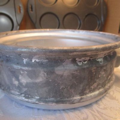 Sale Photo Thumbnail #648: Brownie pan has removable divider and bottom & is 12" x 8", mini bundt pan is 6-1/2" across, steamer pan is 7" across, see pictures 