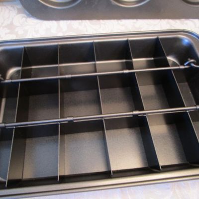 Sale Photo Thumbnail #639: Brownie pan has removable divider and bottom & is 12" x 8", mini bundt pan is 6-1/2" across, steamer pan is 7" across, see pictures 