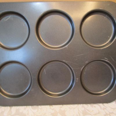 Sale Photo Thumbnail #649: Brownie pan has removable divider and bottom & is 12" x 8", mini bundt pan is 6-1/2" across, steamer pan is 7" across, see pictures 