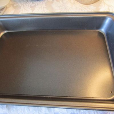 Sale Photo Thumbnail #643: Brownie pan has removable divider and bottom & is 12" x 8", mini bundt pan is 6-1/2" across, steamer pan is 7" across, see pictures 