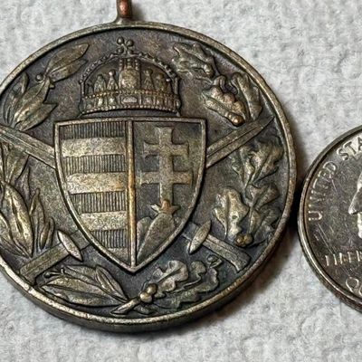 Sale Photo Thumbnail #368: Austria-Hungary WW1 1914/1918 Pro DEO et PATRIA Austrian Hungarian Commemorative WWI Military Medal (No Ribbon). $5 Domestic Shipping.