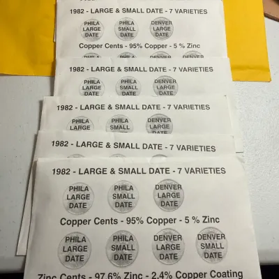 Sale Photo Thumbnail #435: (5)-1982 Large & Small Date Lincoln Memorial Cents - 7 Varieties Copper and Zinc. SEALED ENVELOPES as Pictured. $5 DOMESTIC SHIPPING.