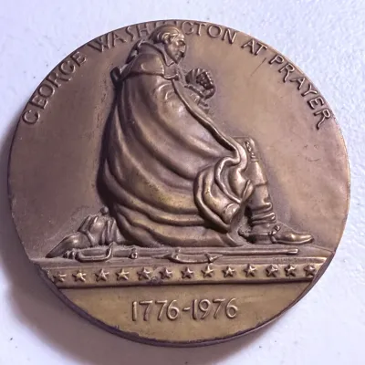 Sale Photo Thumbnail #569: 1976 MEDALLIC ART CO WASHINGTON AT PRAYER BICENTENNIAL BRONZE LARGE MEDAL AS PICTURED. $6 DOMESTIC SHIPPING.