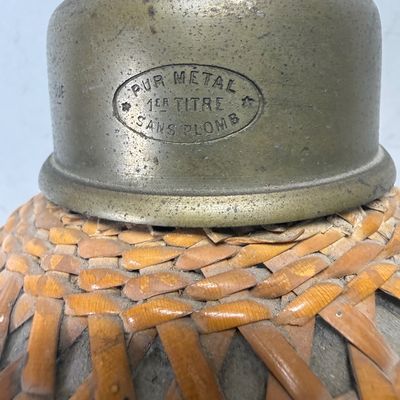 Sale Photo Thumbnail #217: Antique double-gourd seltzogene (also known as a gasogene), a late 19th-century device used to carbonate beverages at home. chip in the base glass, see photos, Made in France.
